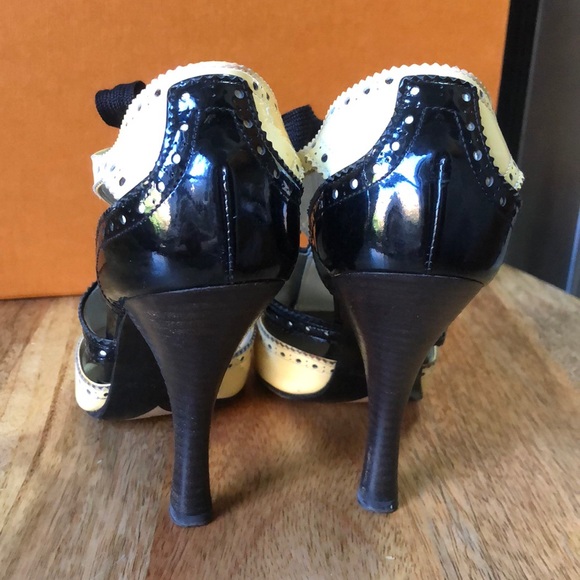 Yves Saint Laurent - Picture 5 of 7